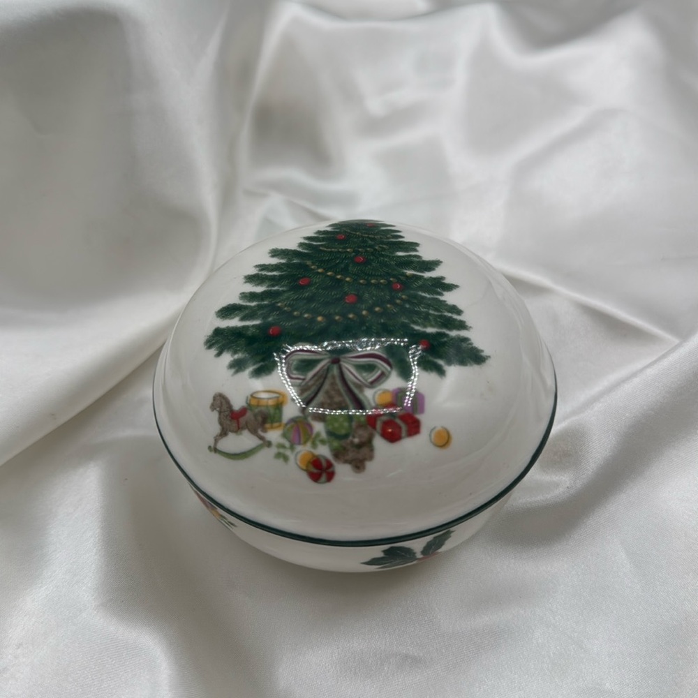 Vintage Mikasa Heritage Christmas Story Trinket Box